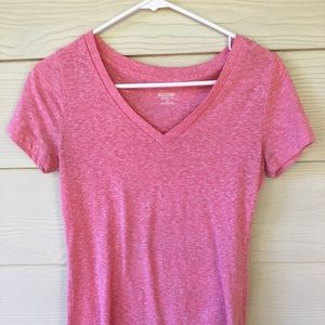 Simple light pink v-neck tshirt